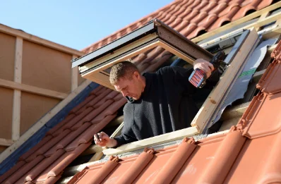 Pose de fenêtres de toit Velux à Hauterive-la-Fresse